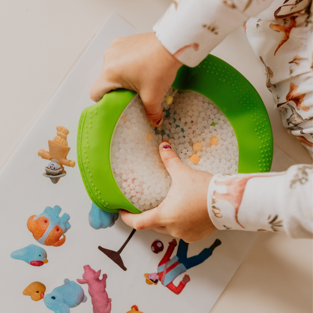Peekaboo-Bag-Lifestyle-Jellystone-Designs